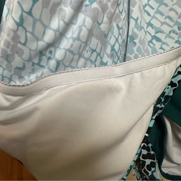 Cupshe faux-wrap surplice teal snakeskin swimsuit new with tags size medium - Picture 10 of 13